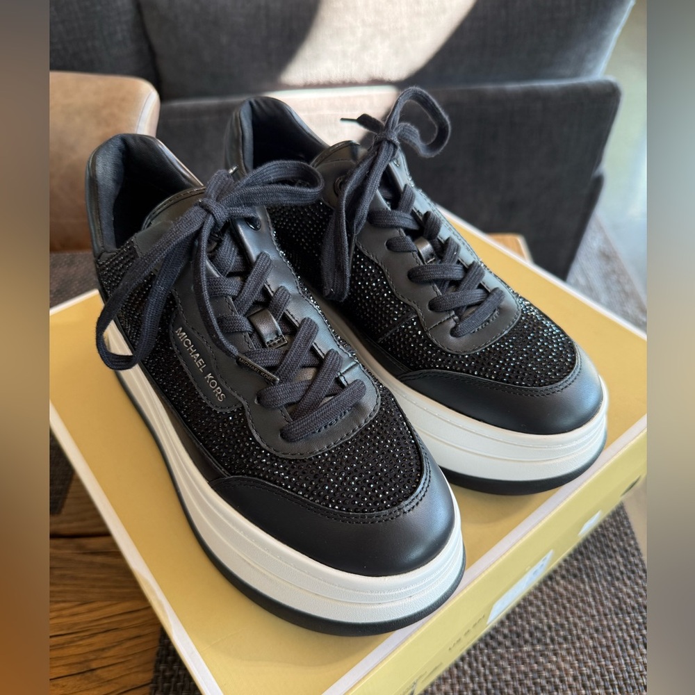⚜️MICHAEL KORS WOMEN’S HAYES EMBELLISHED PLATFORM SNEAKERS NEW IN BOX Size 8.5⚜️ - Picture 3 of 15